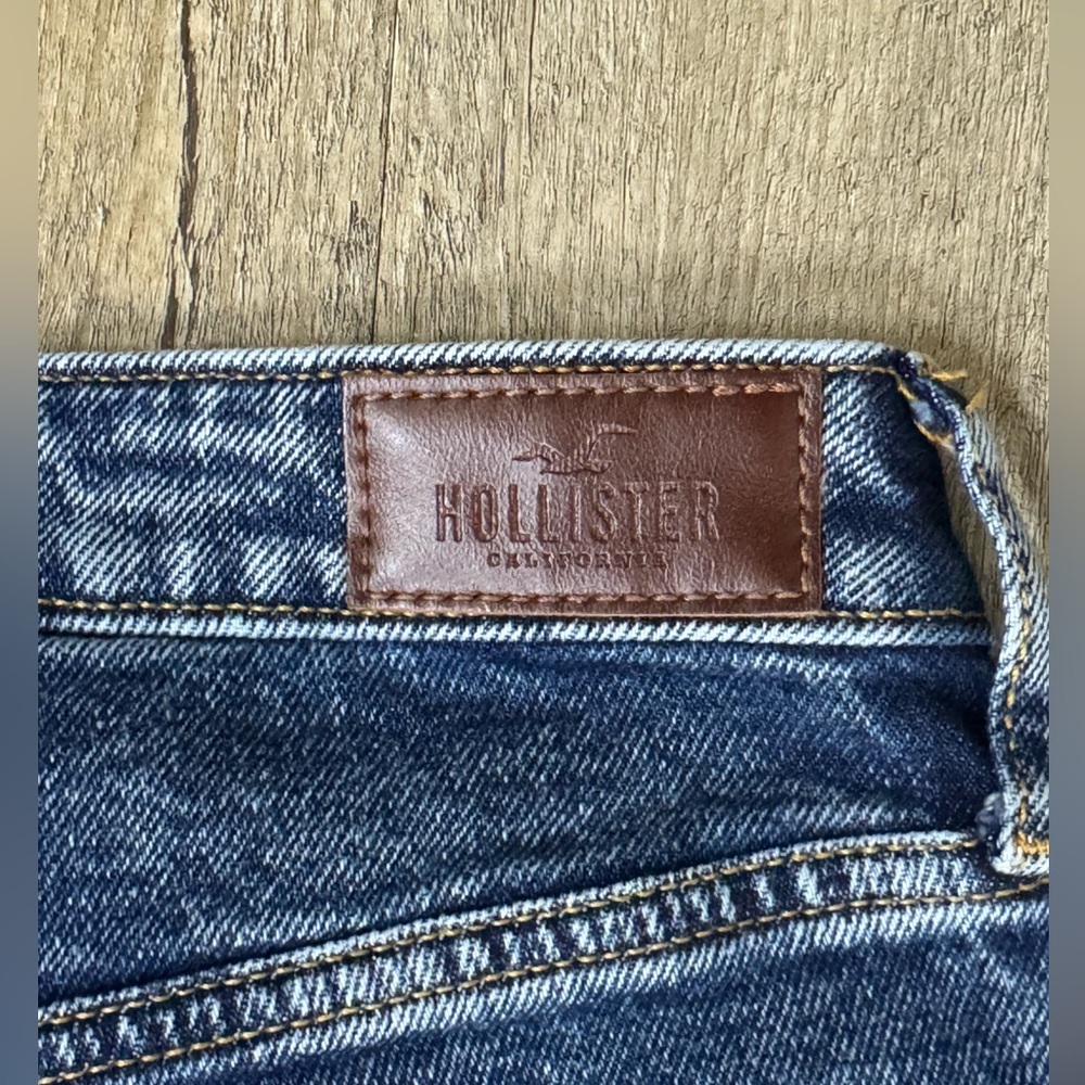 Hollister Women’s Ultra High Rise Vintage Stretch Mom Jeans - Picture 10 of 10